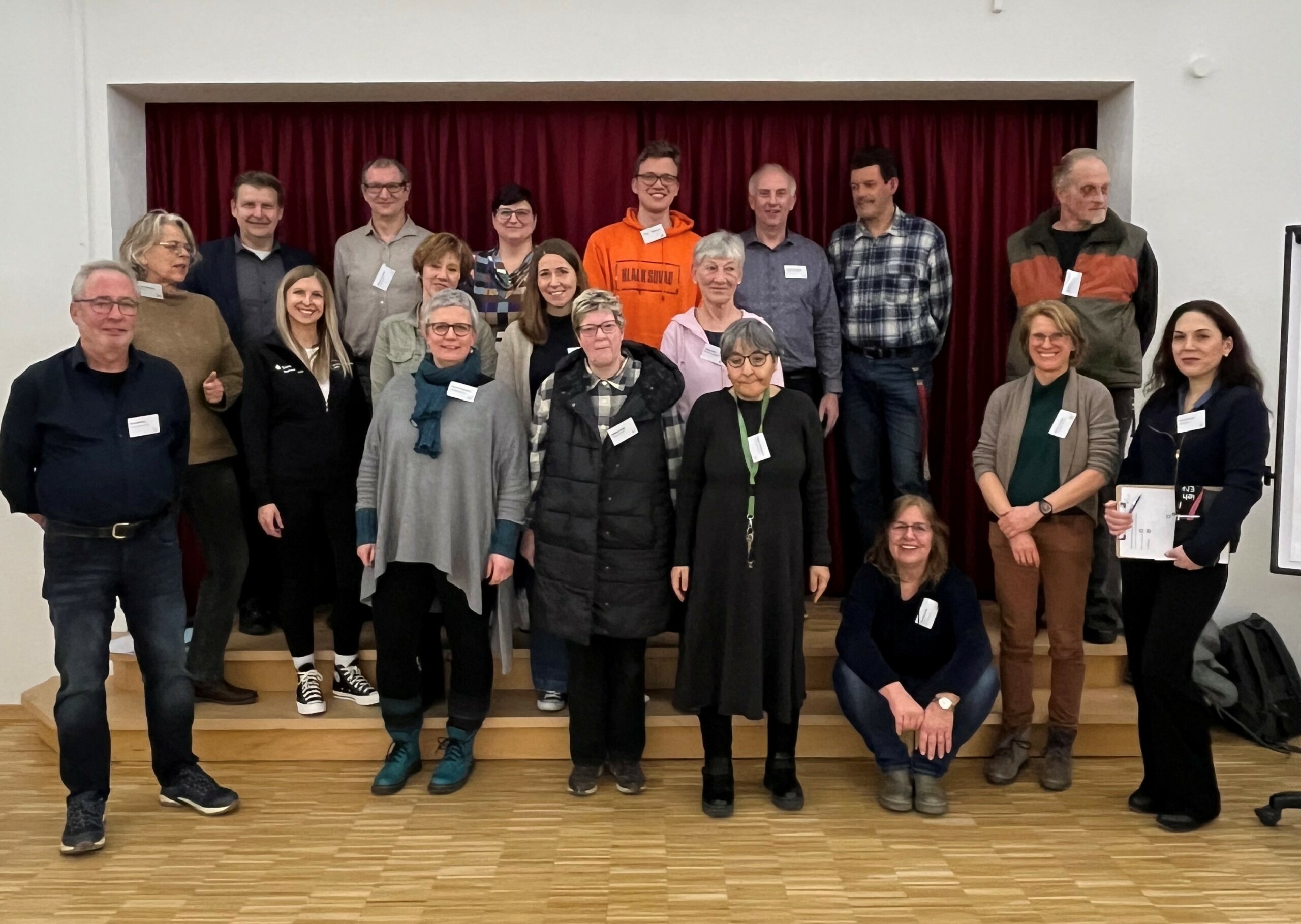 Das Bild zeigt die Gruppe des Netzwerkes von 20 Personen in einem Gruppenbild